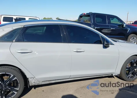 2022 Kia K5 Gt-Line z USA, uszkodzony, nr VIN 5XXG64J20NG131360